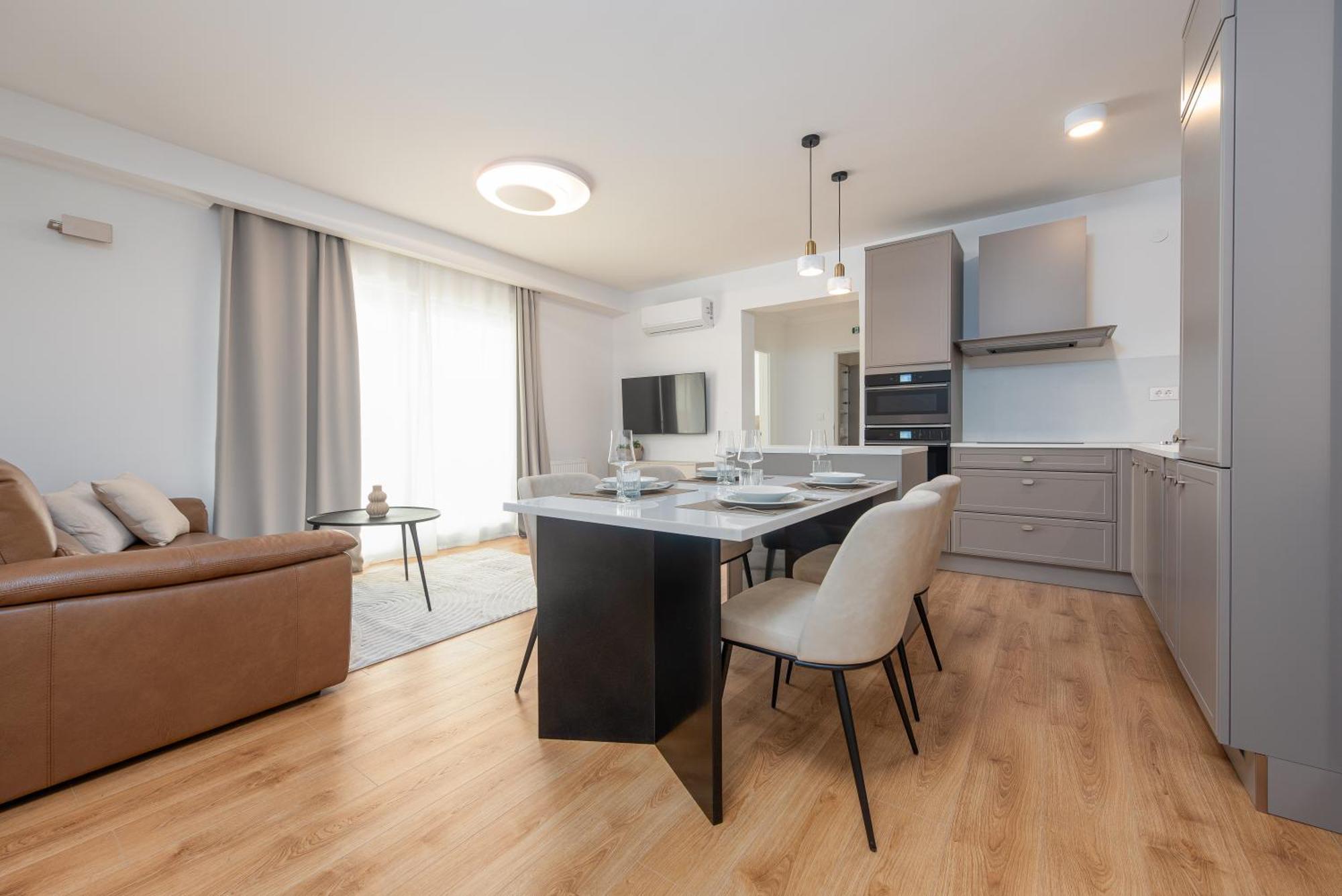 Apartment & Niko Sukosan