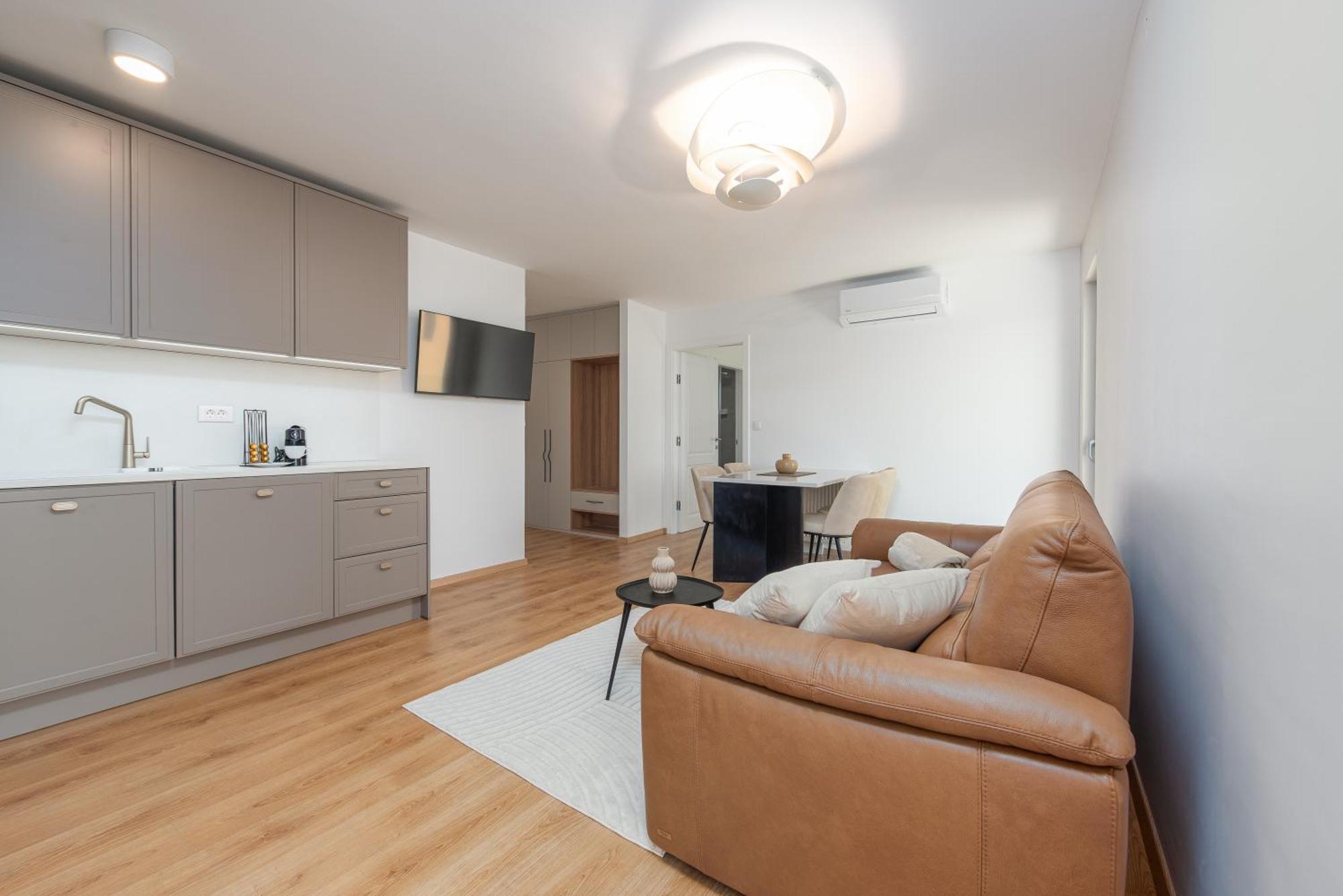 Apartment & Niko Sukosan
